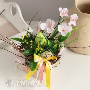Stroik na wielkanocny stół z zielonym ptaszkiem