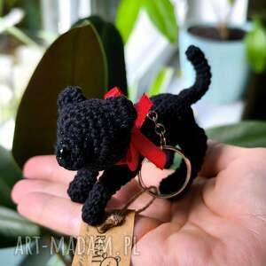 breloczek czarna pantera kluczy szydełku