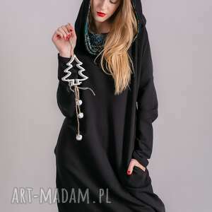 sukienka z kominem oversize czarna z wzorem