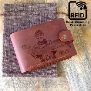 handmade prezent dla wędkarza skórzany portfel z rfid z grawerem na 11 kart