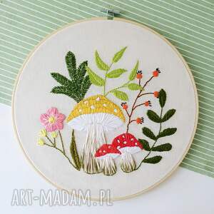 jesienne grzybki ręcznie haftowane na tamborku, dekoracja do domu