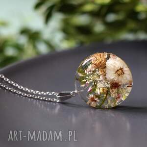 naszyjnik z naturalnymi kwiatami w żywicy, biżuteria artystyczna wisiorki