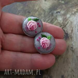 Ręcznie haftowane klipsy DLA GRAŻYNY, haft brazylijski, boho biżuteria