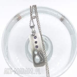 srebrny naszyjnik z cyrkoniami i kotem2, biżuteria kotkiem prostokątna