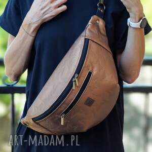 nerka xxl pikowana w gwiazdki mini plecak nerkoplecak na prezent, wegańska