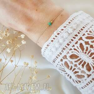 beżowa bransoletka z turkusem, delikatna biżuteria co dzień, biżuteria