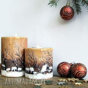 dwa drewniane świeczniki z zimowym pejzażem malowane na drewnie, ozdoby