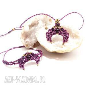 lunula z granatem sierp księżyca różowy komplet pleciony ze złotą nitką