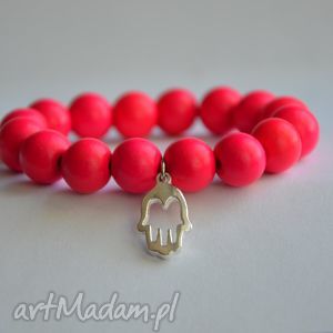 bracelet by sis hamsa w neonowych różowych koralach nowość, prezent, ręka