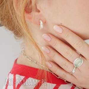 Półokrągłe kolczyki, sztyfty