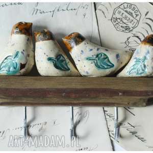 wieszaczek z kolorowymi ptaszkami na haczyki ceramika ptak