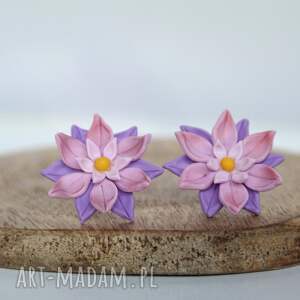unikatowe kolczyki kwiaty w pastelach - róż i lawenda, rękodzieło, 12 mm