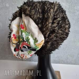 czapka w rozmiarze m, obwód głowy 55 - 56 cm, ciepła na podszewce niezwykle