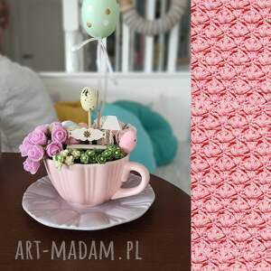 wielkanocny mikroświat w filiżance - pastelowy róż i cottagecore, różowa