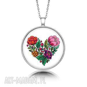 medalion okrągły z grafiką love flowers, miłość kwiaty, serce, prezent, okazja
