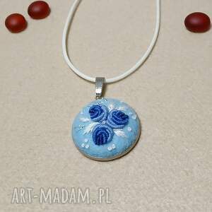 ręcznie haftowany wisior zimowy filcu, stylowo, boho, stal szlachetna