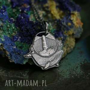 wisior wieloryb z latarnią morską ze srebra biżuteria ocean