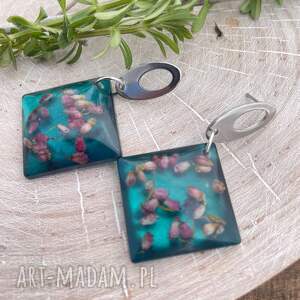 herbarium jewelry kwadratowe kolczyki z wrzoścami w żywicy k425