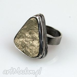 a522 pierścionek srebrny z surowym pirytem, zpirytem wsurowymstylu, oksydowany