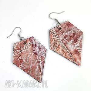 różowo - srebrne wiszące kolczyki z naturalnej skóry i stali chirurgicznej rózowa