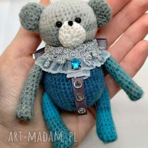 miś szydełkowy niebiesko - szary z kryształkiem, mś kolekcjonerski, styl vintage