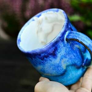 niebiesko - turkusowy kubek z koniem rękodzieło 430 ml, ceramika