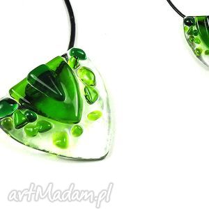 ręcznie zrobione wisiorki smirriam green - malutki wisior szklany - biżuteria autorska