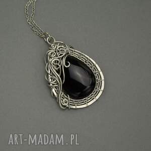 Wisiorek z czarnym onyksu wire wrapping ze stali chirurgicznej - prezent dla niej
