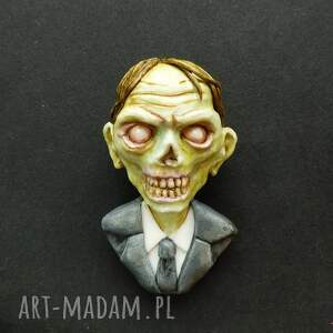 handmade męska przypinka z zombie