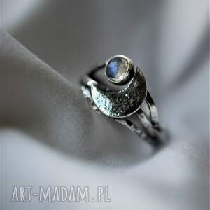 pierścień z księżycem i kamieniem księżycowym, srebro lunula, oksydowane