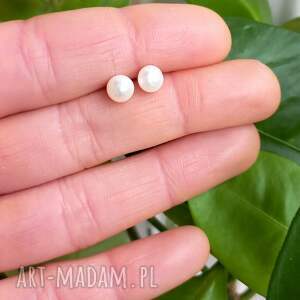 kolczyki sztyfty naturalne białe perły fi 5