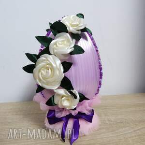 jajko wielkanocne ozdobione, róże z wstążki, ręcznie wykonane kwiaty