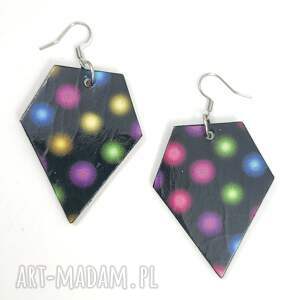 wiszące kolczyki skórzane, czarne w kolorowe kropki