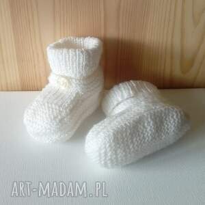 ręcznie wykonane buciki białe buciki na drutach