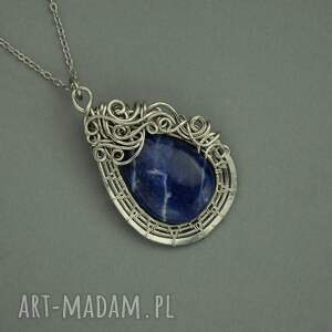 Duży wisior z niebieskiego sodalitu - wire wrapping ze stali chirurgicznej