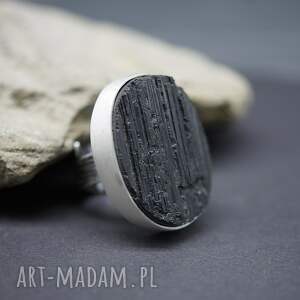 czarny turmalin pierścionek danwaith surowy kamień, duży pierścień, regulowany
