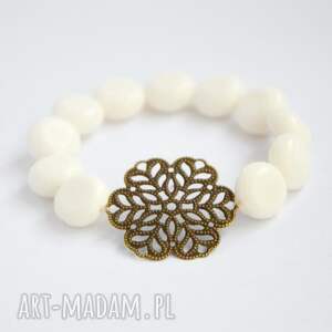 ręcznie robione bracelet by sis: ażurowy kwiat w białym koralu
