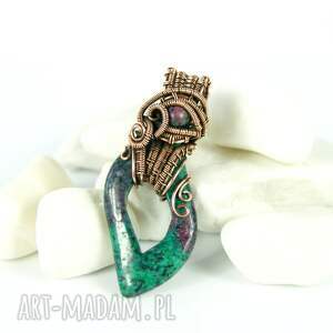 wisiorek zoisyt z rubinem niej wire wrapping prezent