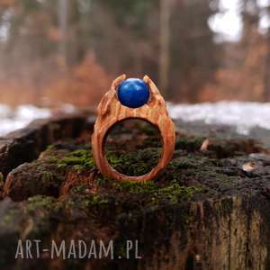 drewniany pierścień lączony z żywicą druids ring las, natura organiczny