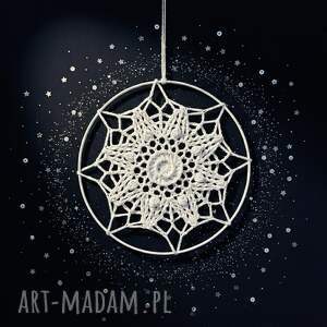 na święta upominek Szydełkowa śnieżynka ze złotymi cekinami