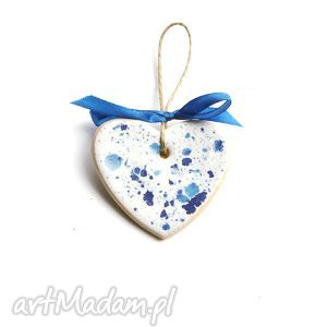 handmade pomysł na świąteczny prezent ceramiczne serduszko: white & blue