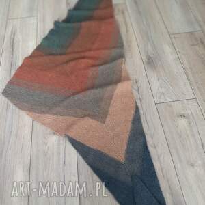 chustki i apaszki chusta strzałka ręcznie robiona na drutach pomysł prezent