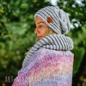 This is it “Wybielony szary”, czapka merino i alpaka