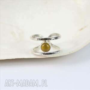 minimalistyczny pierścionek z agatem żółtym - otwarty