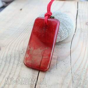 wisiorek z żywicy na rzemyku - raspberry cloud, prezent dla niej