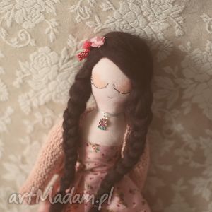 bajka w sweterku - róża, lalka naszyjnik, elegantka ubranka