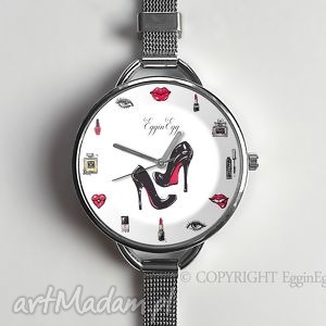 kobiecość - zegarek z dużą tarczką, szpilki, szminka, prezent