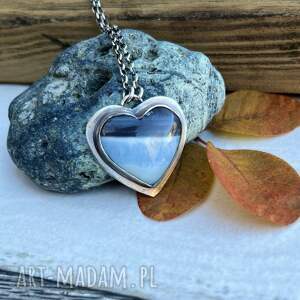 Prezent Opal, serce i miłość - srebrny wisiorek