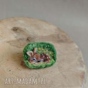 sarenka, broszka filcowana