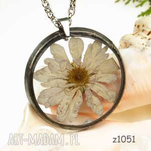 z1051 naszyjnik z suszonymi kwiatami, herbarium jewelry, kwiaty w żywicy